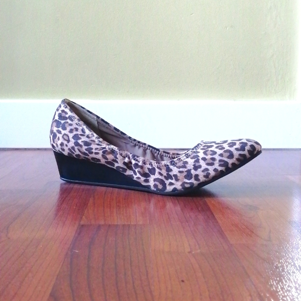 SUSINA Fraya Leopard Print Wedge Pump